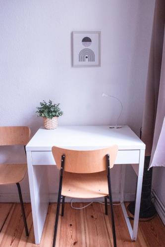 Artsy Room in Shared Flat - 5 minutes from Schönhauser Allee, Берлин (фото 3)