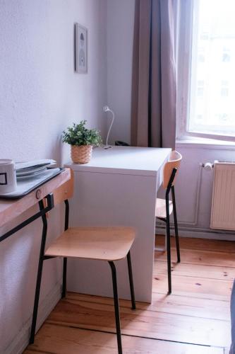 Artsy Room in Shared Flat - 5 minutes from Schönhauser Allee, Берлин (фото 7)