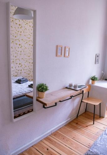 Artsy Room in Shared Flat - 5 minutes from Schönhauser Allee, Берлин (фото 8)