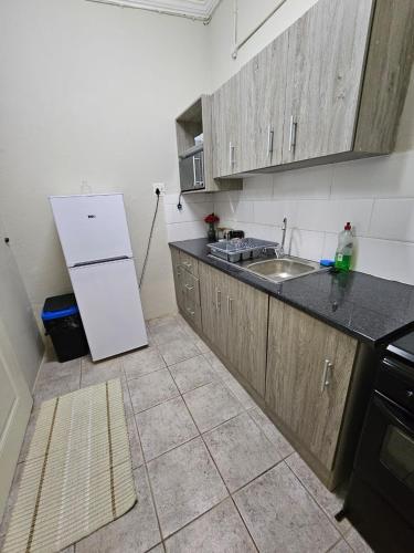 Private Guest Suite with 24hr Electricity, East London in Vincent