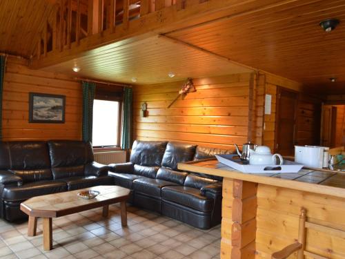 Comfortable Chalet in Ovifat near Ski Lift, Ferienwohnung in Weismes