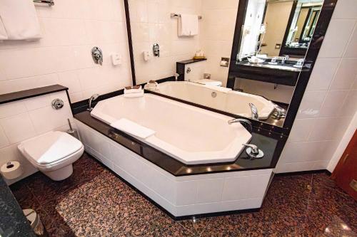 room detail thumbnail 2