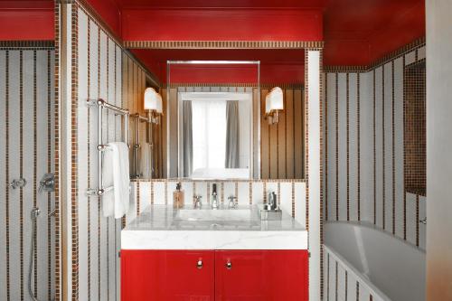 room detail thumbnail 2