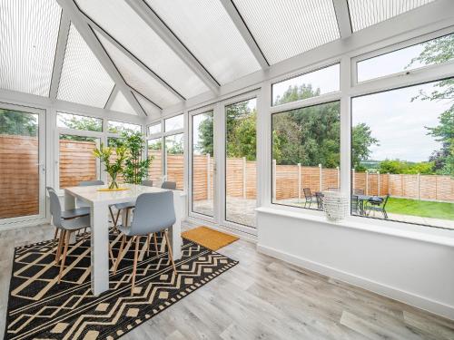 Pass the Keys Modern Spacious 3BR Bungalow Parking Oxford in 北欣克西