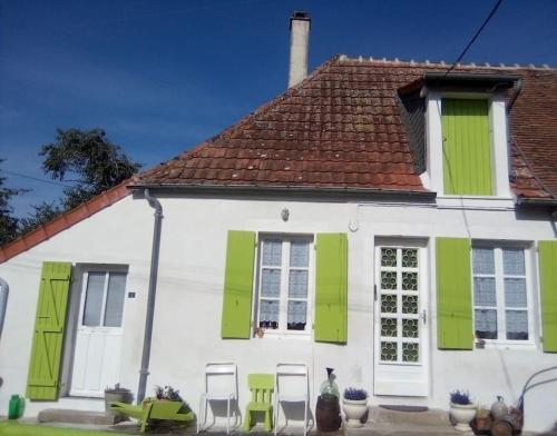 Maison face à l'étang (Maison face a l'etang) in Sancergues