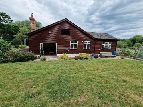 Country retreat near sea and South Downs, on National Cycle Network