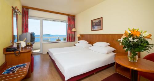Comfort Double or Twin Room with Sea View and Balcony