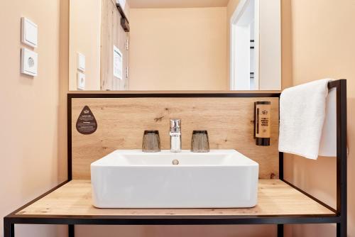 Single Room - Bed & Unlimited Brunch