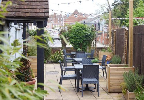 Bull Hotel by Greene King Inns - image 3