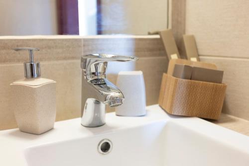  Para Thin Alos in Polychrono