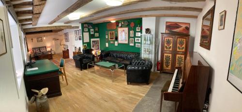 wunderschöne Ferienwohnung in Winterhausen mit Küche, Bad und Piano in Winterhausen, Deutschland
