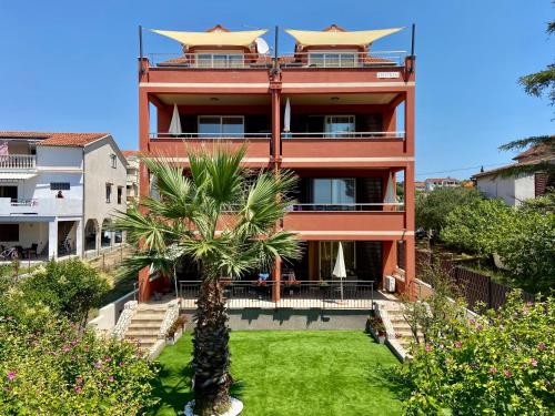 Apartments Villa SanMarino - Location saisonnière - Pakoštane