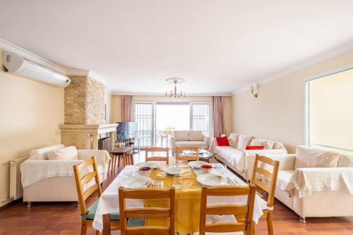 BODRUM BURCU VILLA , Magnificent Sea View, Cozy, Free Otopark, Free Wifi in Yokubasi