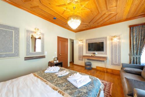 Deluxe Triple Room image 5