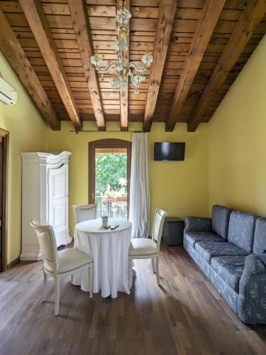 Villa Iris Room Type - Double Room with Private Bathroom