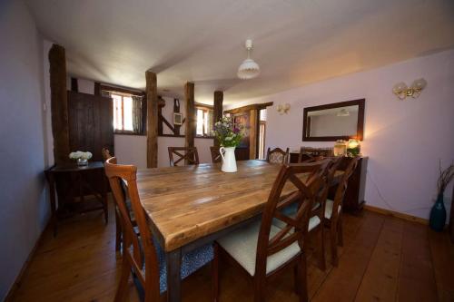 Stunning barn conversion ideal for large families in Wattisham