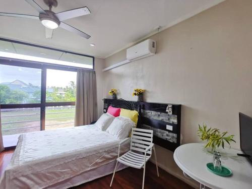 B&B Nadi - Master Bedroom in Shared Cozy River View Pool Apartment - Bed and Breakfast Nadi