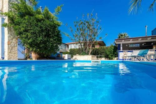 Mediterranean Charm villa con piscina al mare