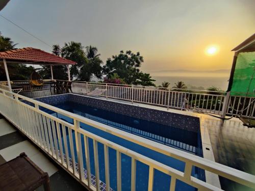 WhiteHouse Homestay by Oxystays Hospitality - Donde Tarf Nandgaon