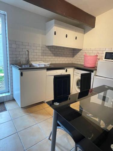 Konyha, La Petit Fleur - the little flower, cosy cottage in Saint-Michel-de-Montjoie