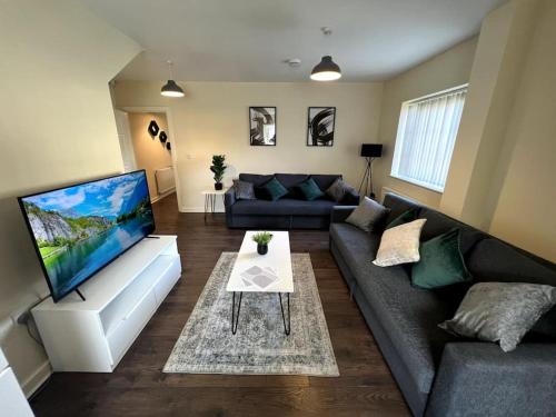 Wi-Fi, 2 bathroom, 2 bedroom, sleeps 4-8