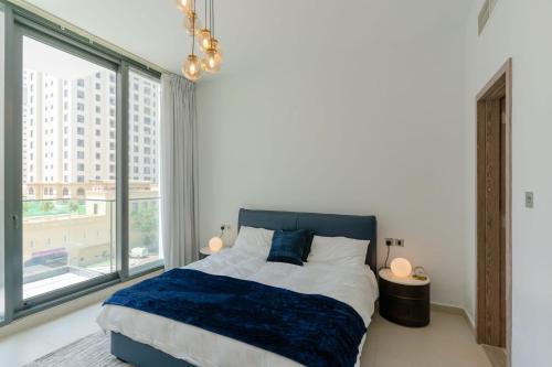 LUXFolio Retreats - Contemporary Marina Apartment - image 2