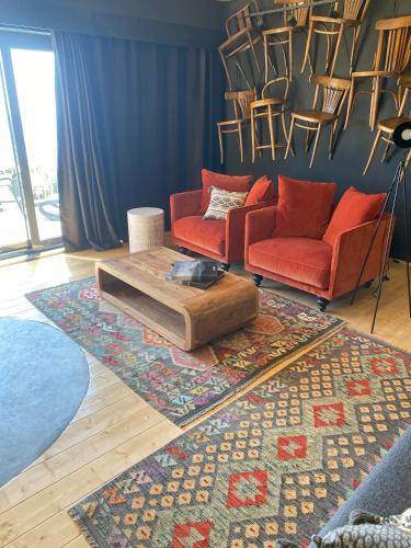 LUZZ me - Casa das Doze Ribeiras in โดเซ ริเบย์ราส