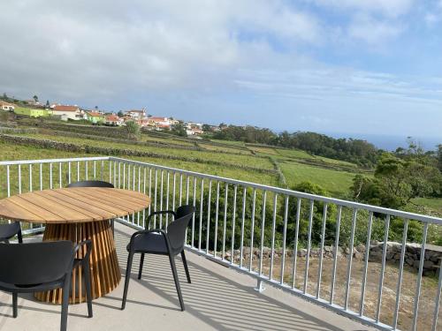 LUZZ me - Casa das Doze Ribeiras in โดเซ ริเบย์ราส