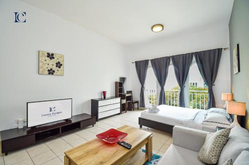 Luxury Escapes - Tranquil Studio Near Furjan Metro - Relaxing Holiday Retreat - Dubai