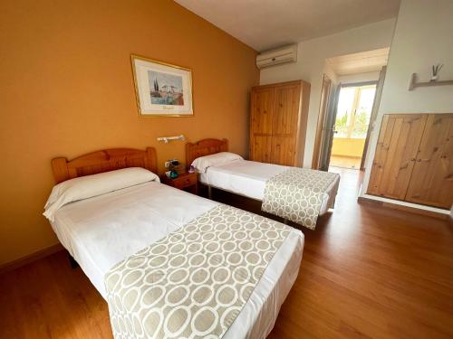 Two-Bedroom Apartment room in Apartamentos Sol y Luna 3000