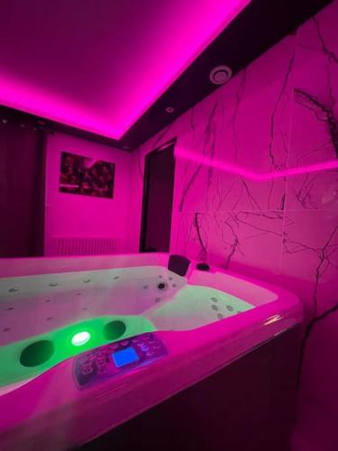 La Suite Casa Dé lové 2.0 jacuzzi & cinema privé