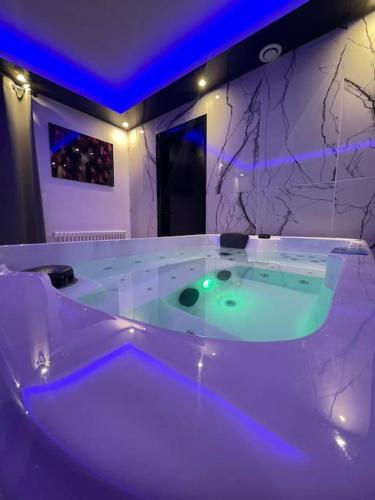 La Suite Casa Dé lové 2.0 jacuzzi & cinema privé