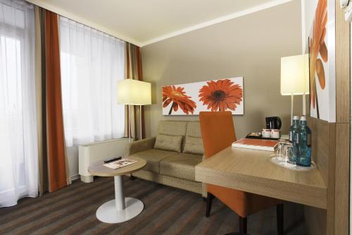 H4 Hotel Frankfurt Messe - image 5