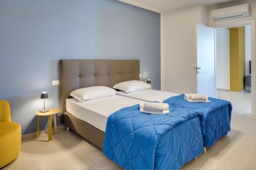 Two Bedroom Deluxe Apartment image 9
