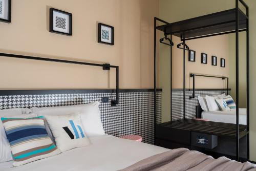 Hotel Vagabond - image 6