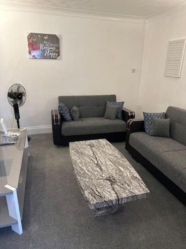 Gorgeous 5 bedroom house - Pratt's Bottom