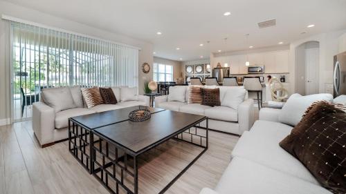 6008 Oak Green in Davenport, USA