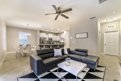 5369 Oakbourne in Davenport, USA