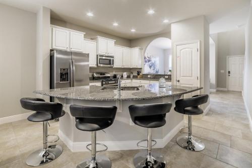 5369 Oakbourne in Davenport, USA