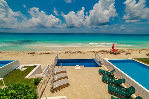 Beach front house with Private pool