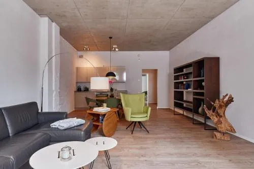 havelblau Ferienlofts - Stilvoll wohnen unmittelbar an der Havel - zentral - Küche - WLAN - Wallbox - Kajaks und Fahrräder vor Ort in Brandenburg an der Havel, Deutschland