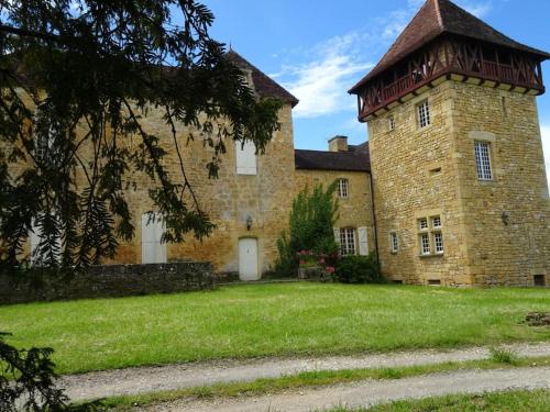 Château à Gourdon 5 chambres 5 salles de bains 4 étoiles – khách sạn tại Salviac