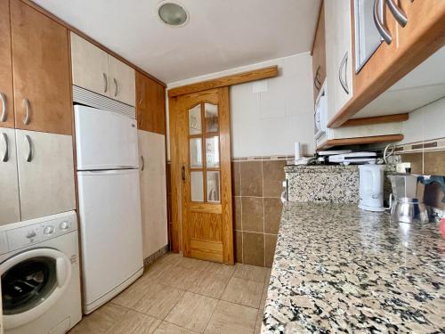 Cozy Center Apartment - image 3