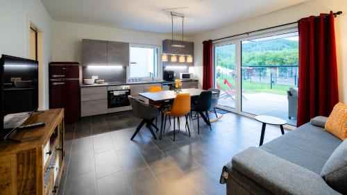 2 bedrooms, 4 beds