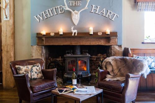 Bar/salonek, The White Hart, South Harting in South Harting