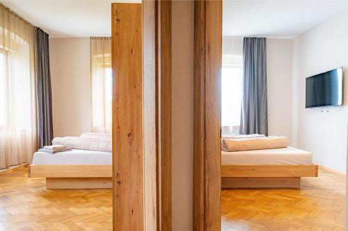 5 twin beds