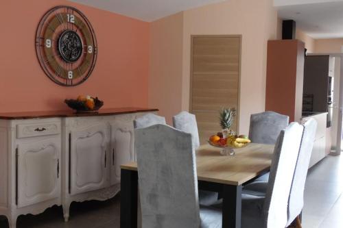 VILLA O Chris spacieuse, 2 Terrasses, 1 SPA, a 15 mn de Marseille, de la Cote bleu et Aix en Provenc in Saint-Victoret