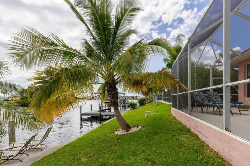 Villa Maxos - Boaters dream 4br/3 bath pool / spa in Matlacha (FL)