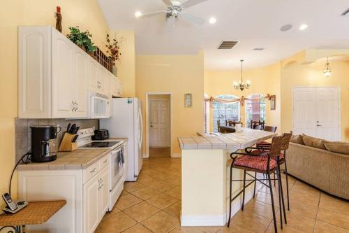 Villa Maxos - Boaters dream 4br/3 bath pool / spa in Matlacha (FL)