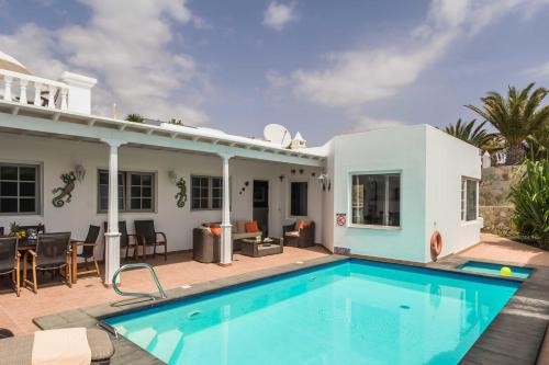 Charming Puerto Del Carmen Villa Antares 4 Bedrooms Private Pool and Close to the Old Town